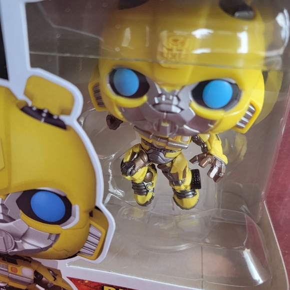 Bumblebee funko # 1373 (nib) With pop protector - Picture 3 of 7